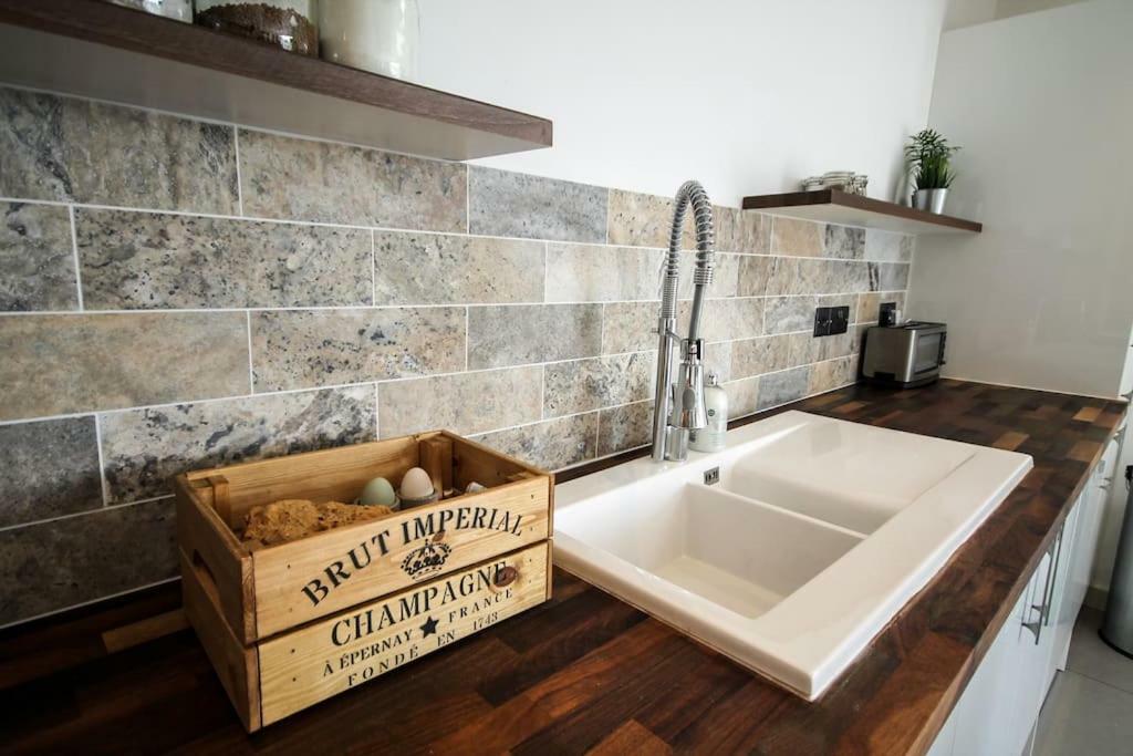 Clover Cottage Beeley Luaran gambar